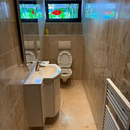 Monteur- Und 公寓 *